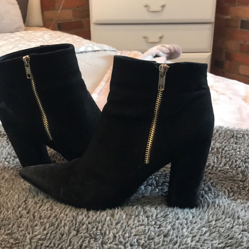 Pointed toe black booties